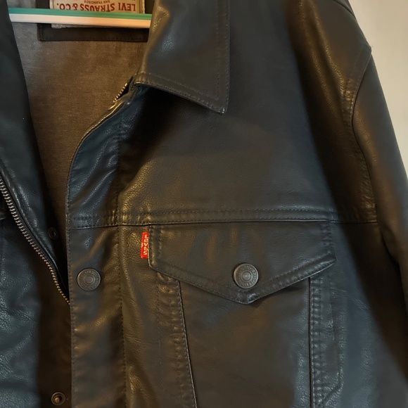 Levi’s Faux Leather Trucker’s Jacket - Picture 4 of 4